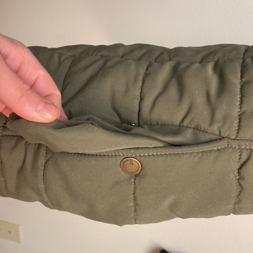 Vest - Picture 4 of 5